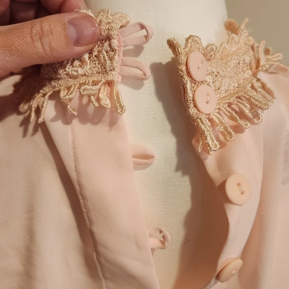 Vintage Worthington Womens's Light Pink Blouse with Lace detail, size 8 - Picture 9 of 12